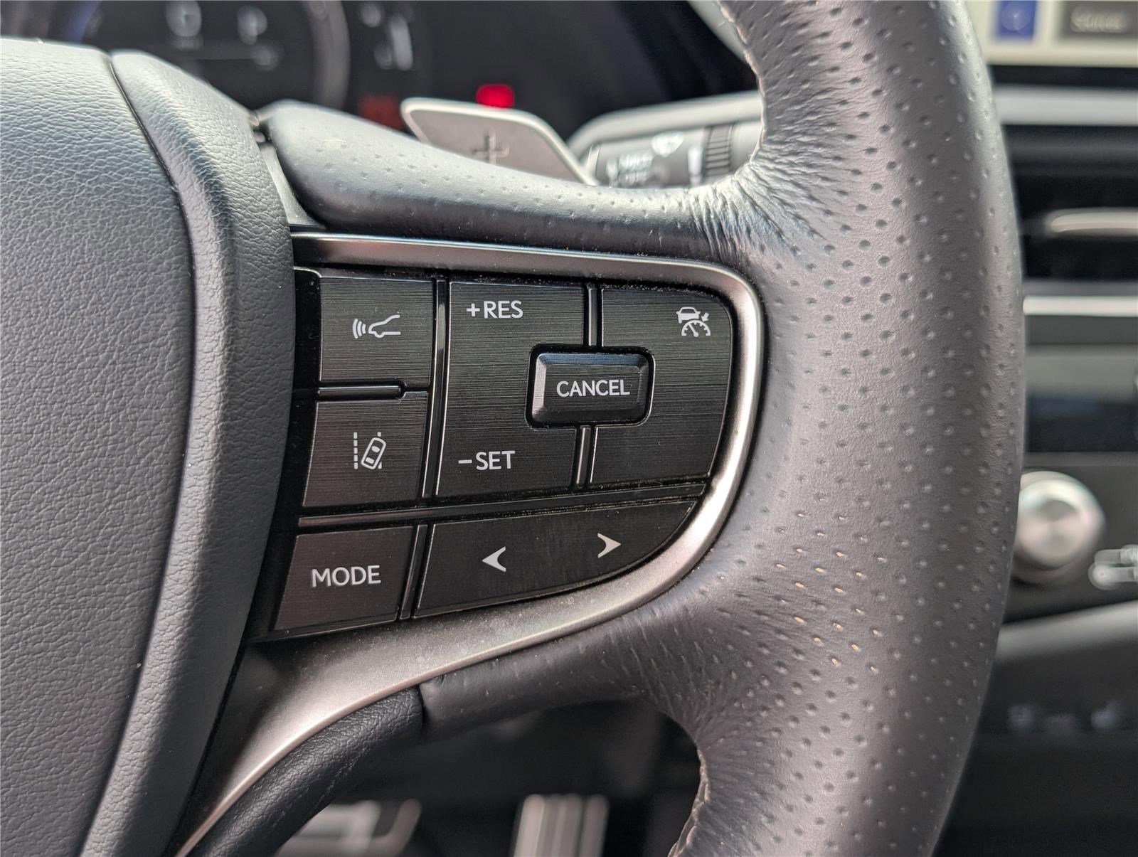 Used 2024 Lexus ES 300h F Sport image 25