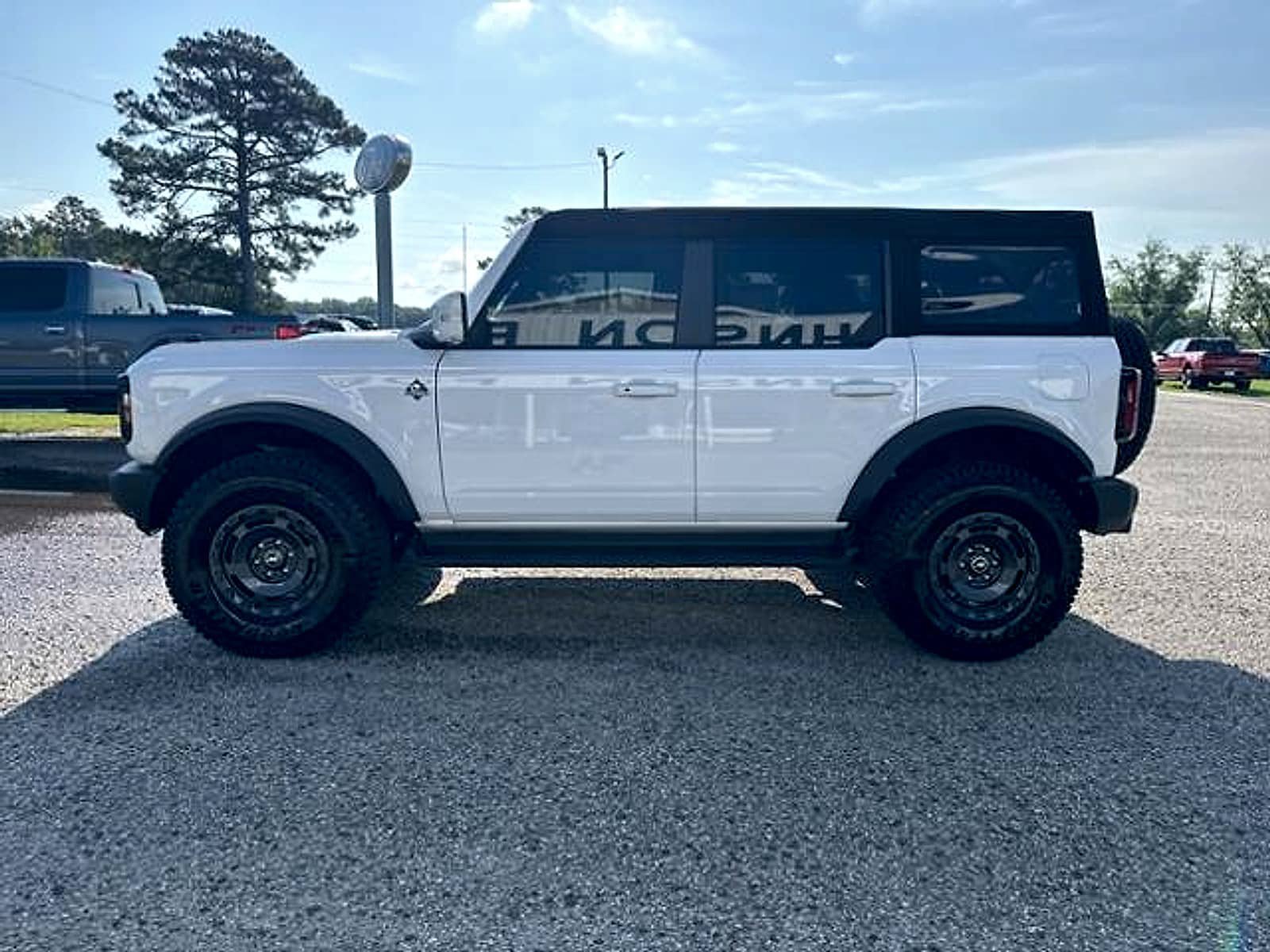 New 2025 Ford Bronco Outer Banks w/ Sasquatch Package AWD/4WD image 5