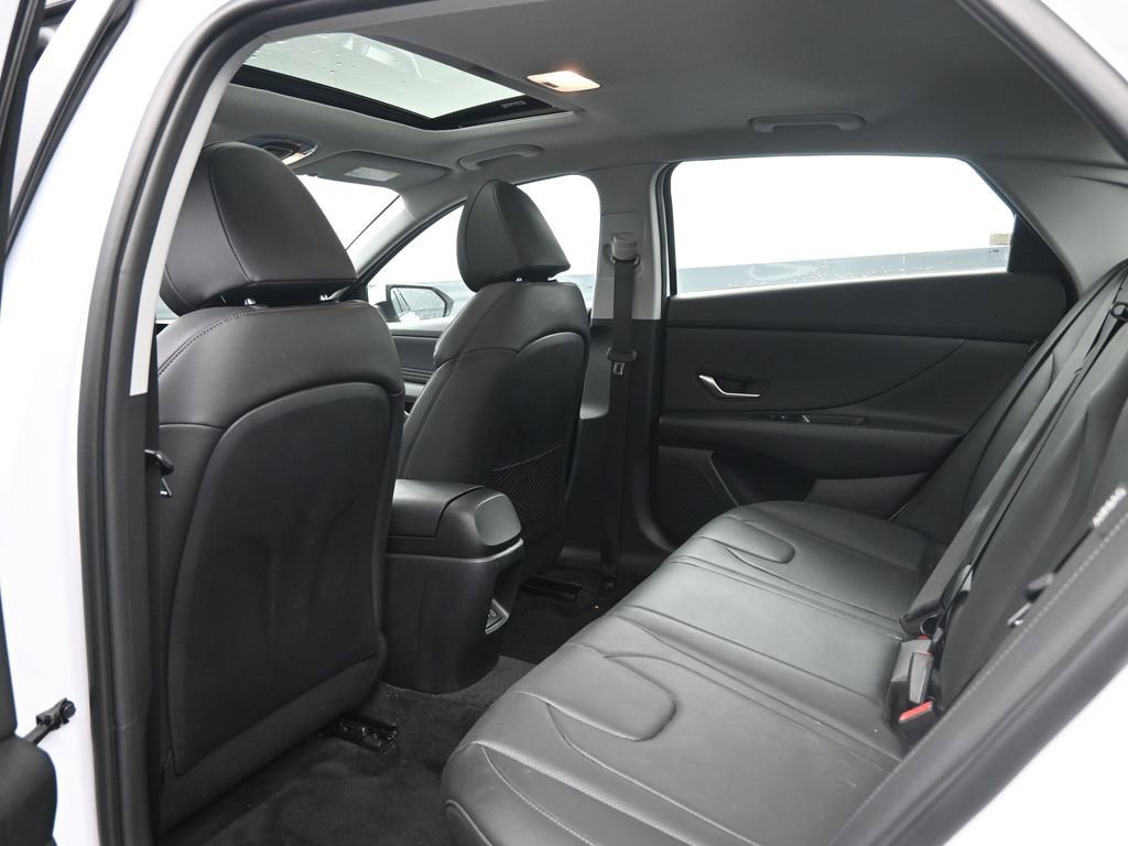 Certified 2025 Hyundai Elantra Limited FWD image 28