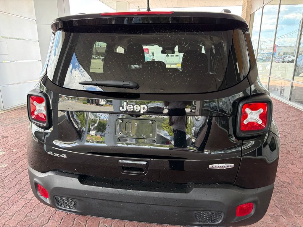 Used 2019 Jeep Renegade Latitude w/ Cold Weather Group AWD/4WD image 11