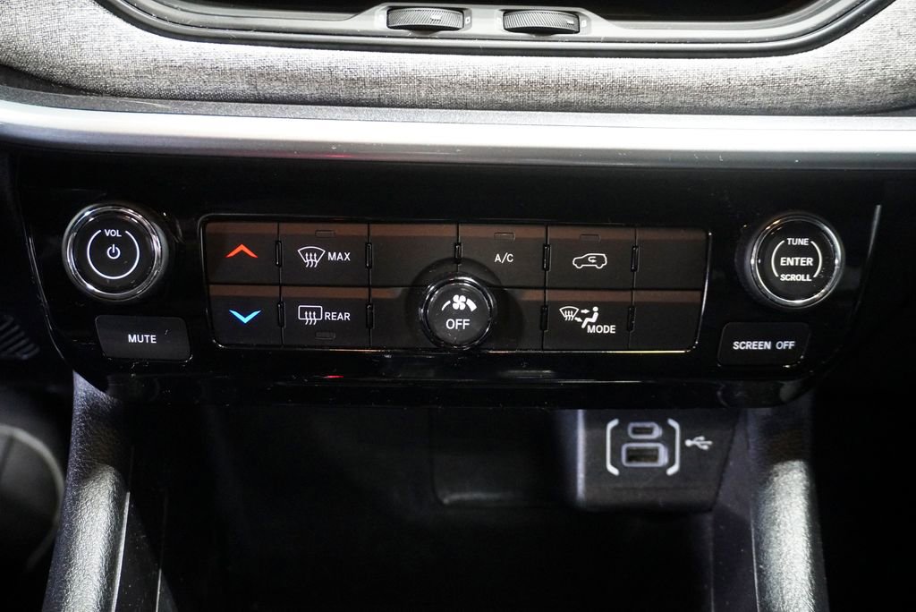 Used 2023 Jeep Compass Latitude image 18