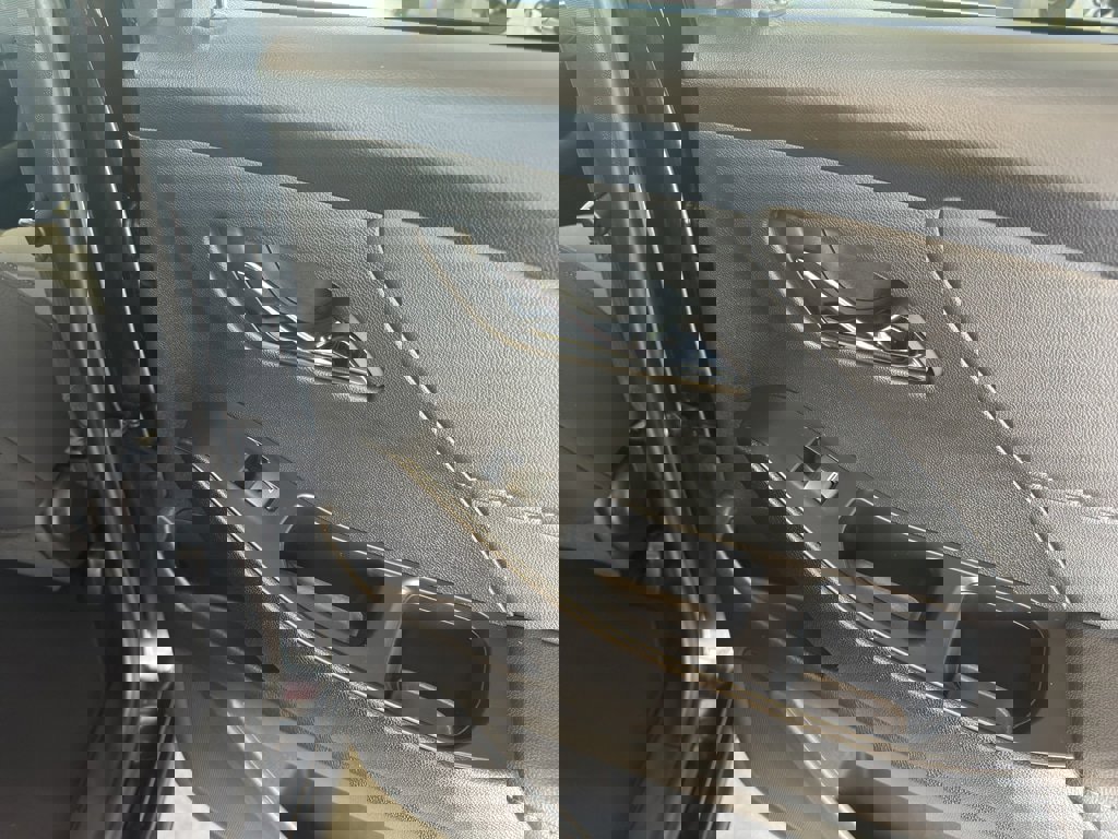 Used 2023 Chevrolet Traverse LT image 13