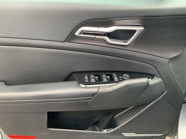 Used 2023 Kia Sportage EX image 19