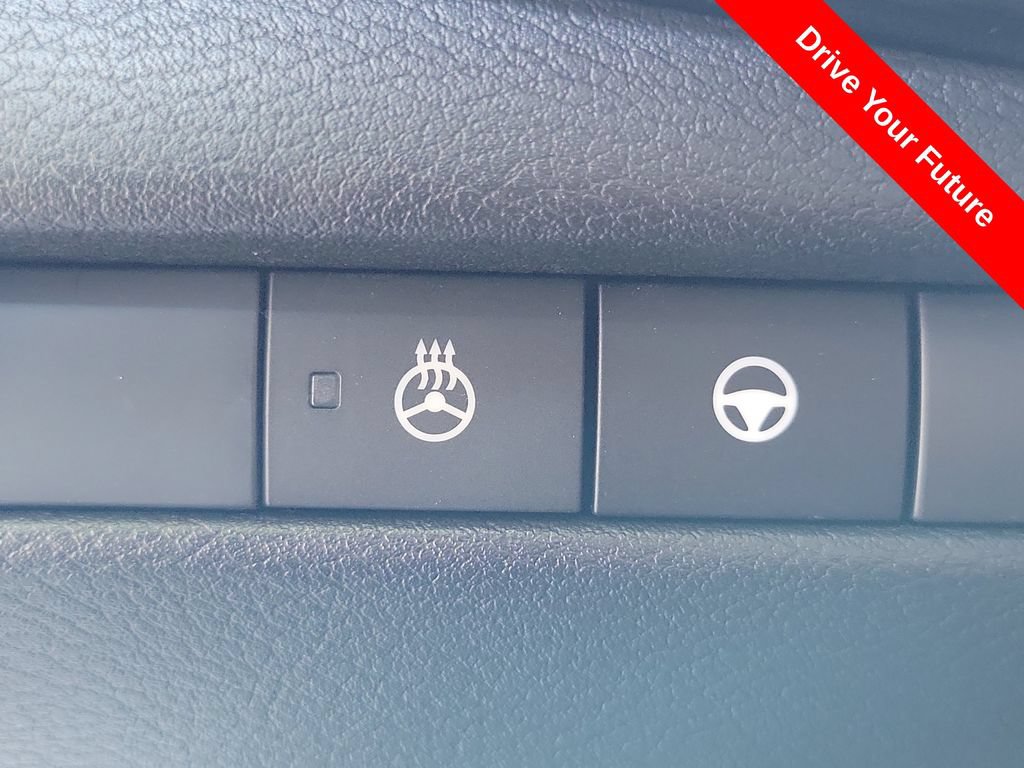 Used 2025 Nissan Kicks SR w/ SR Premium Package AWD/4WD image 14