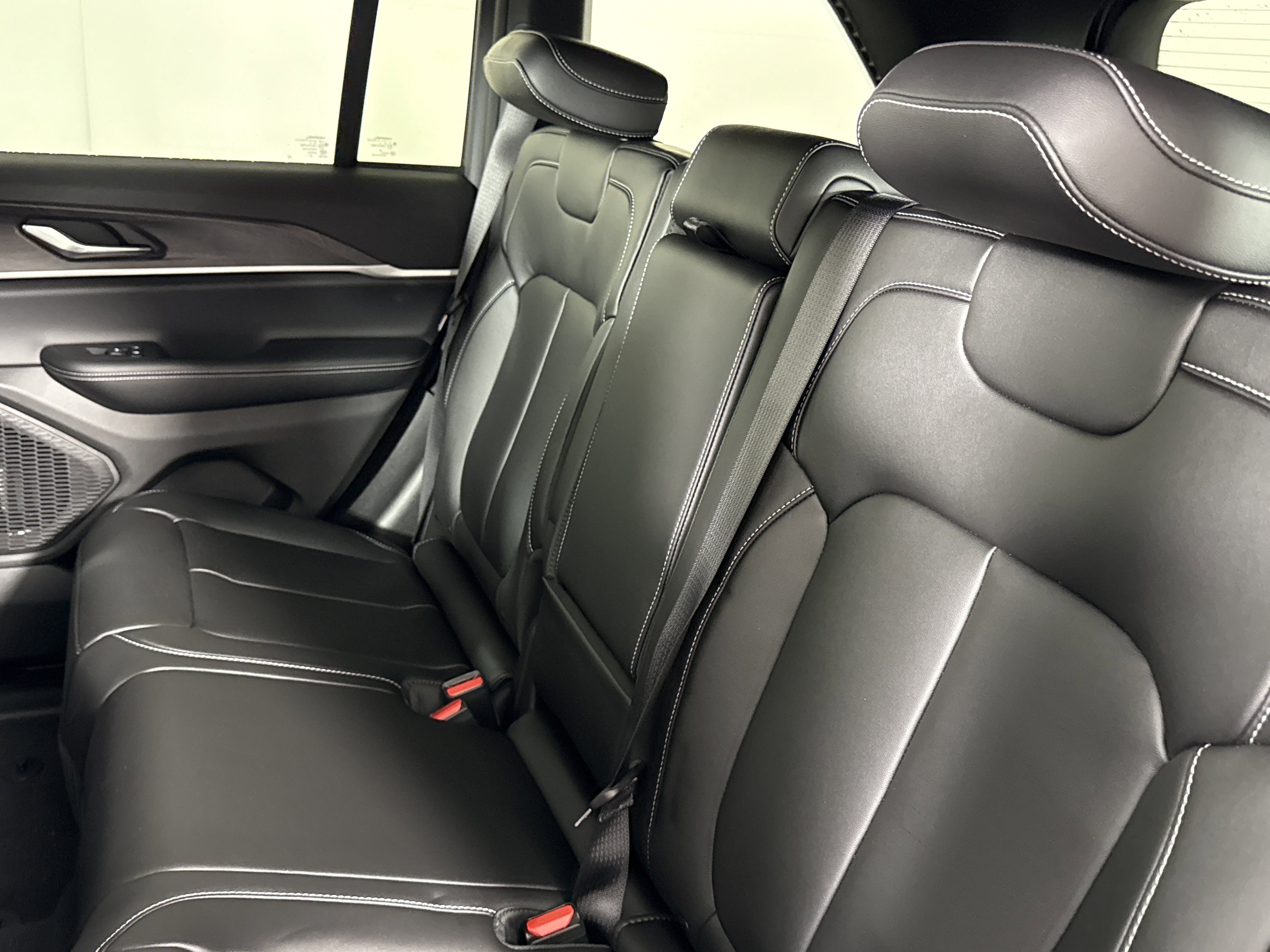 New 2025 Jeep Grand Cherokee Limited w/ Trailer Tow Package image 10