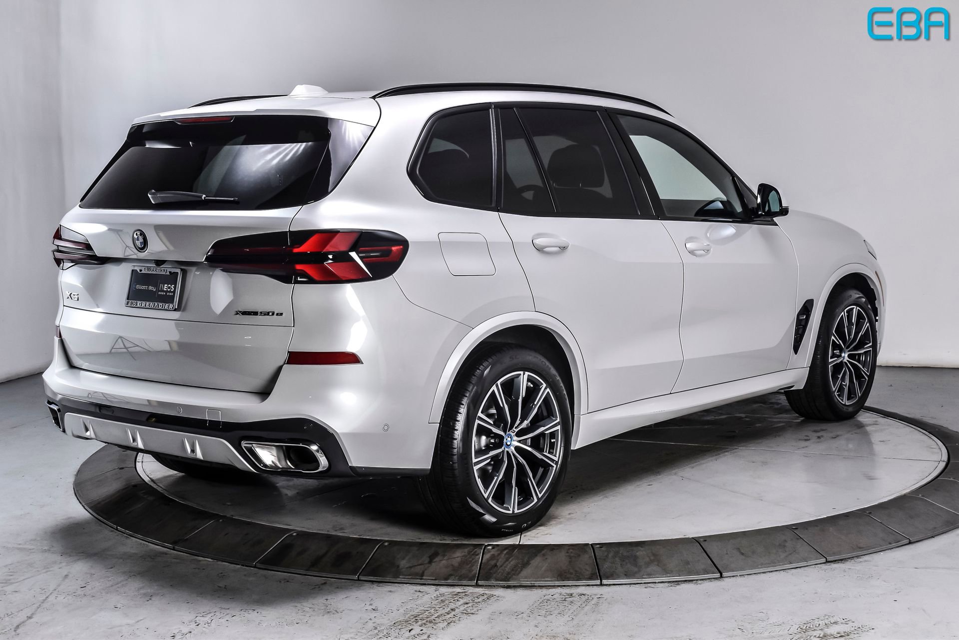 Used 2023 BMW iX xDrive50 w/ Sport Package AWD/4WD image 29