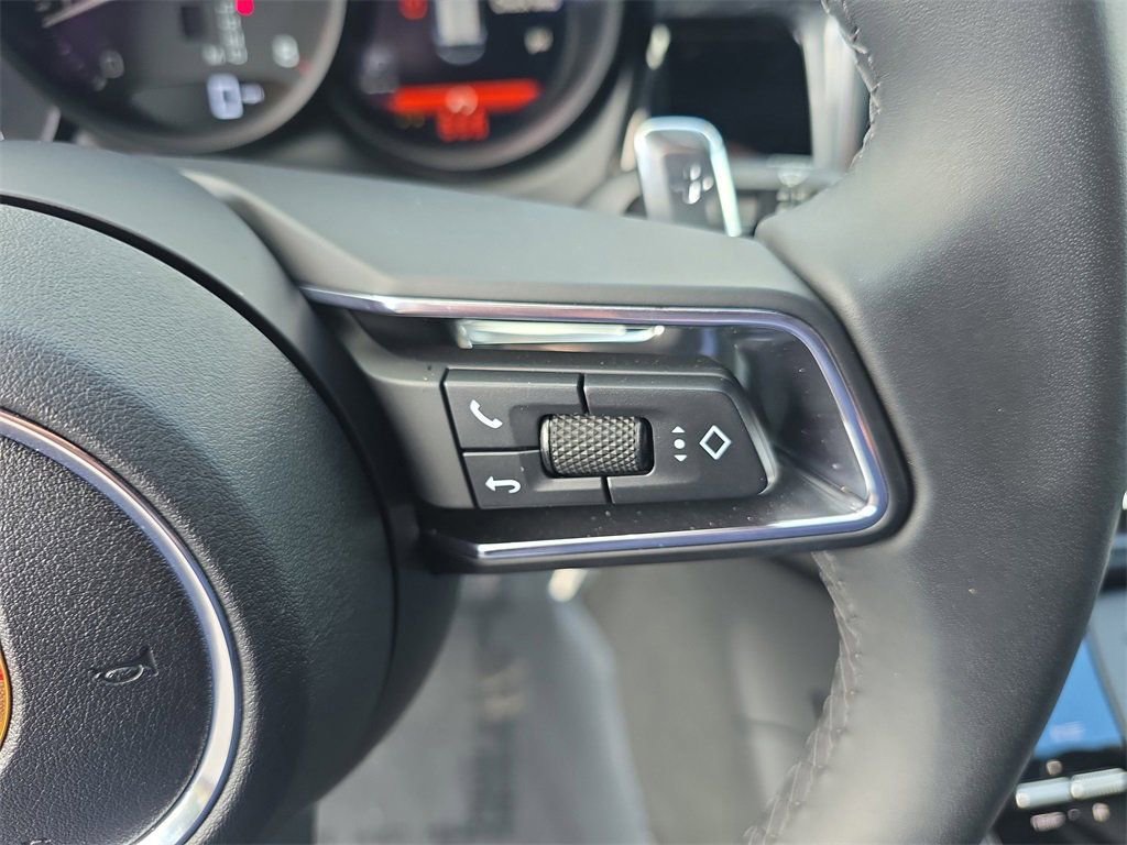 Certified 2025 Porsche Macan image 34