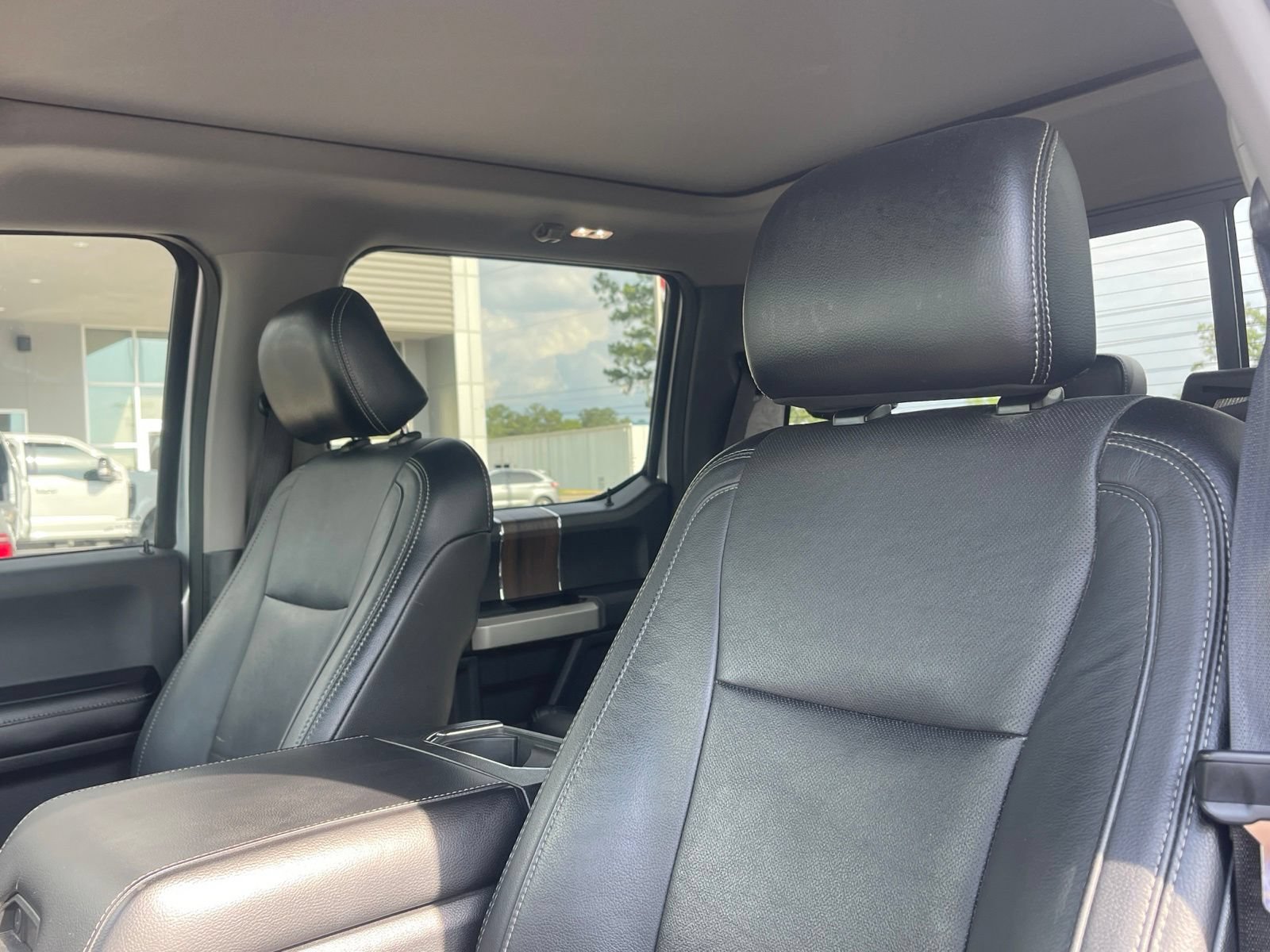 Used 2015 Ford F150 Lariat w/ Equipment Group 502A Luxury AWD/4WD image 9