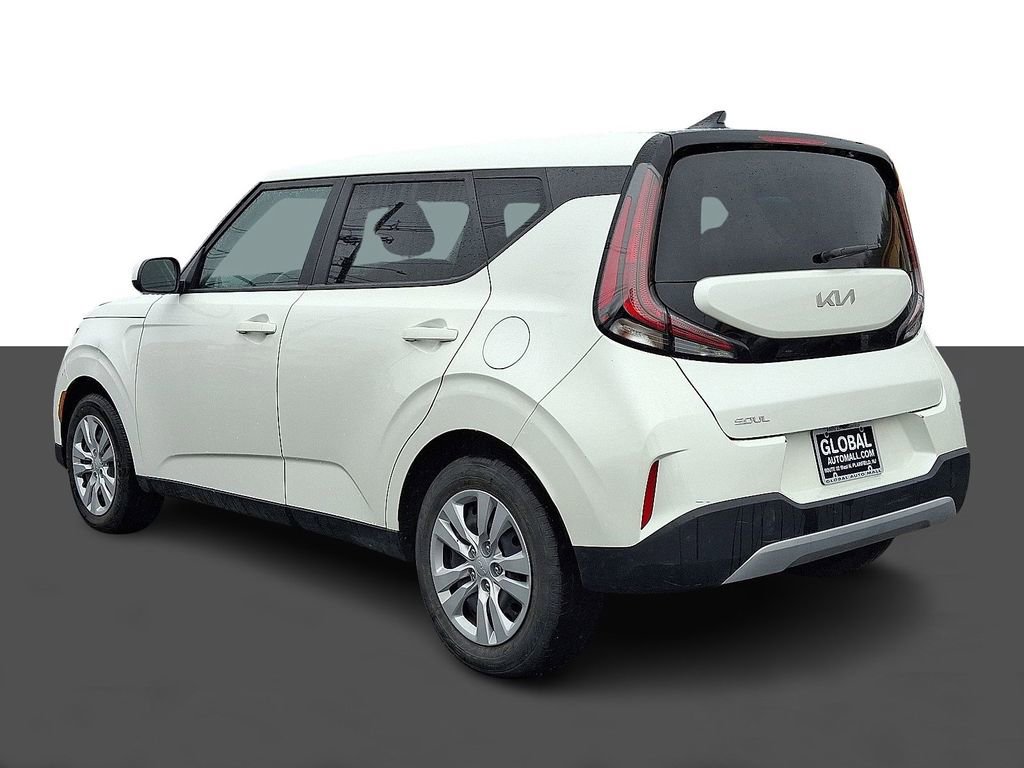 Used 2023 Kia Soul LX image 5