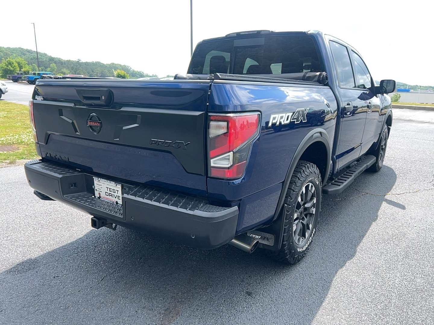 Used 2021 Nissan Titan PRO-4X w/ Pro-4x Utility Package AWD/4WD image 5