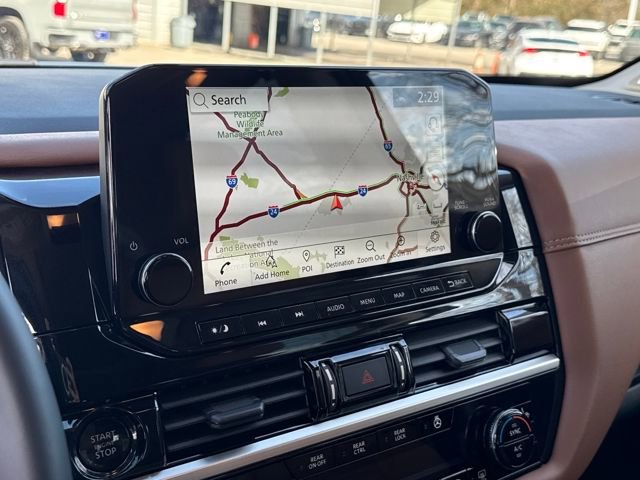 Used 2025 Nissan Pathfinder Platinum w/ Black Appearance Package image 23