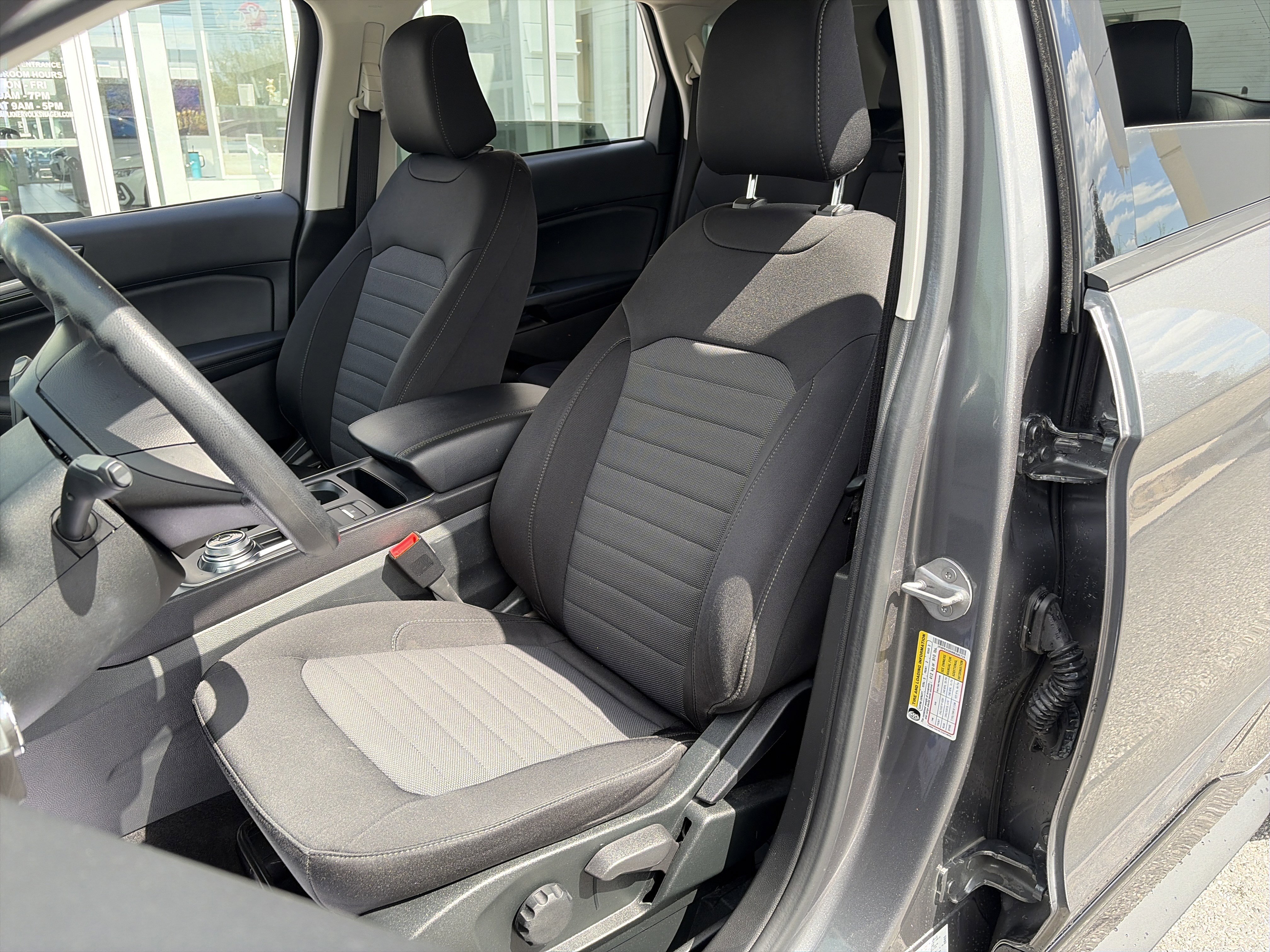 Used 2022 Ford Edge SE w/ Black Appearance Package image 20