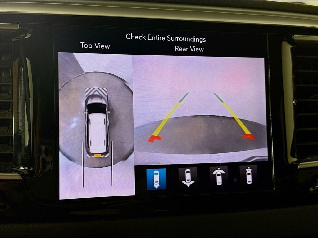 Used 2019 Chrysler Pacifica Touring Plus w/ Advanced Safetytec Group image 16