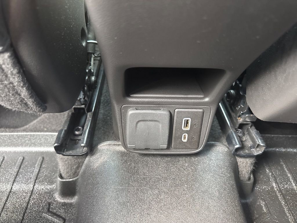 Used 2021 Buick Encore GX Essence image 35