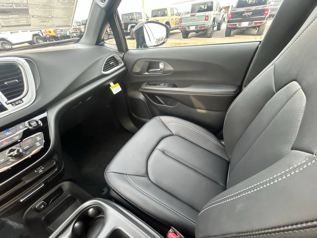 New 2026 Chrysler Voyager LX FWD image 2