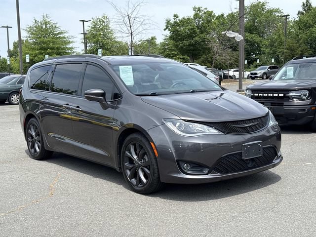 Used 2018 Chrysler Pacifica Limited w/ Advanced Safetytec Group