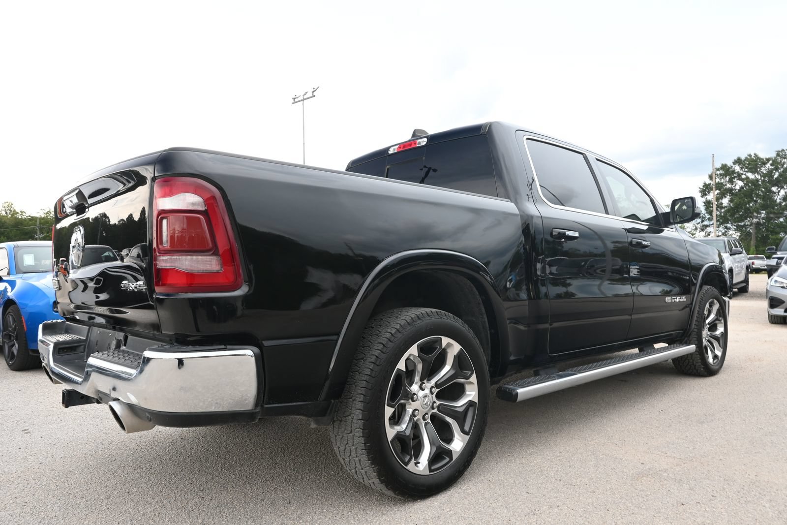 Used 2019 RAM 1500 Limited AWD/4WD image 2