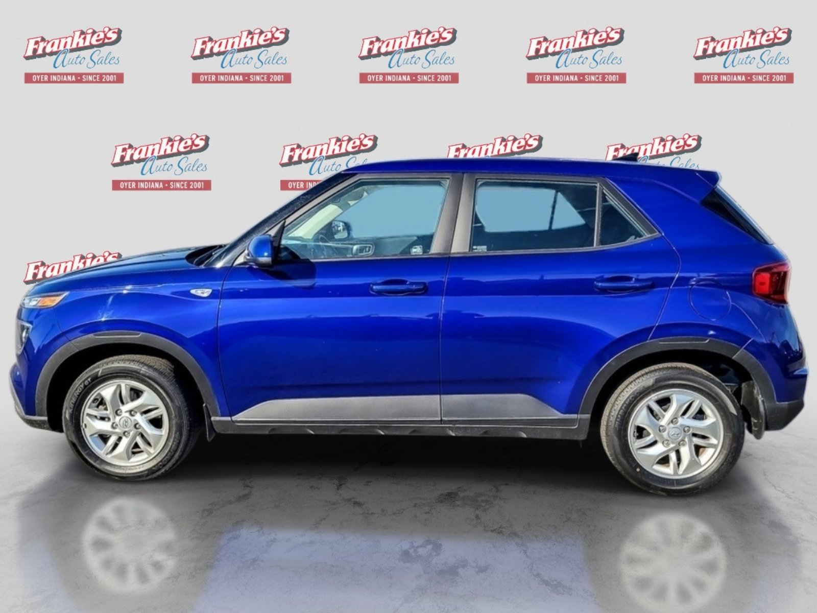 Used 2021 Hyundai Venue SE FWD image 2