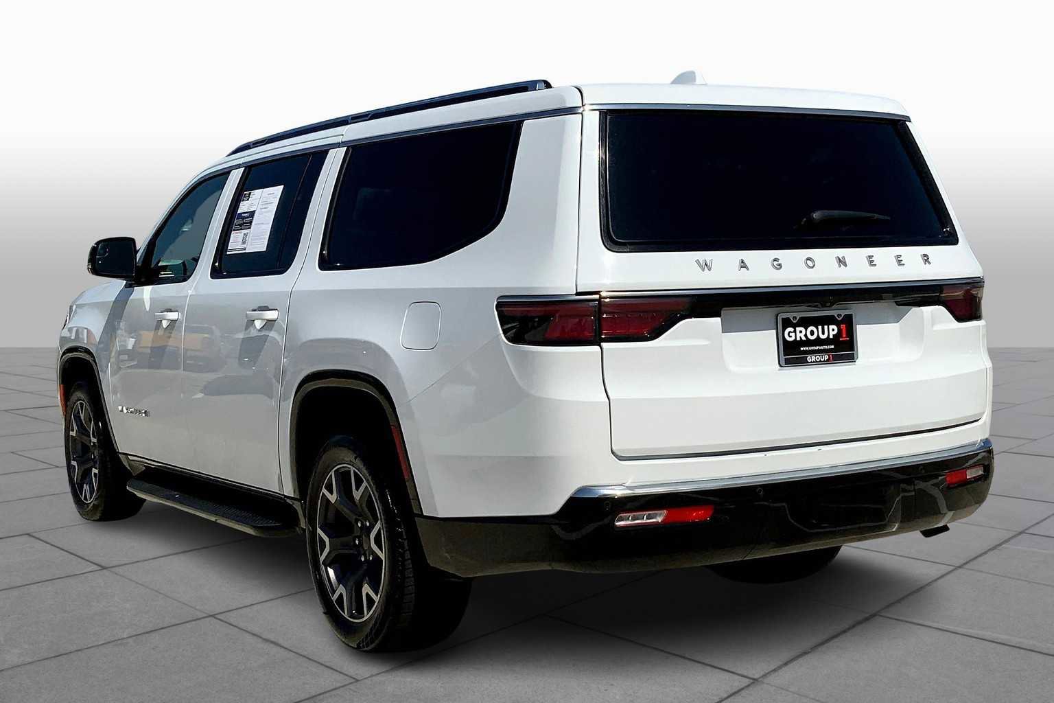 Used 2023 Jeep Wagoneer L Series III w/ Preferred Equipment Group image 11