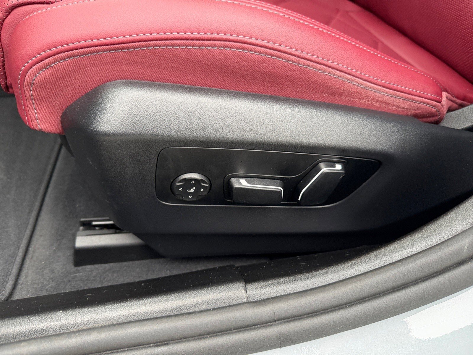 Used 2024 BMW i5 M60 w/ Executive Package image 11