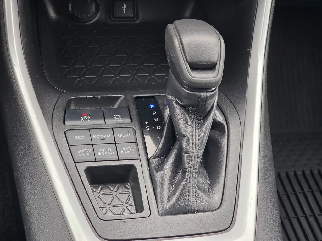 Used 2021 Toyota RAV4 XLE w/ XLE Grade Weather Package image 15