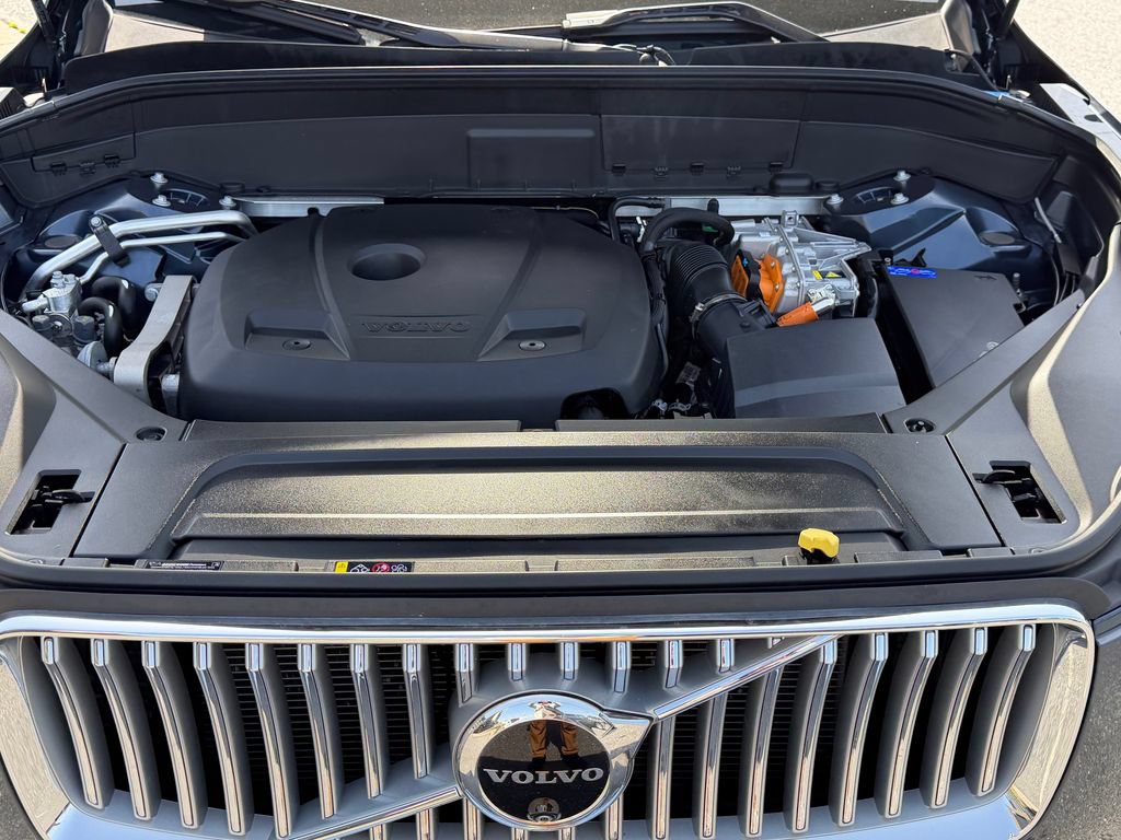 Certified 2025 Volvo XC90 T8 Plus AWD/4WD image 42