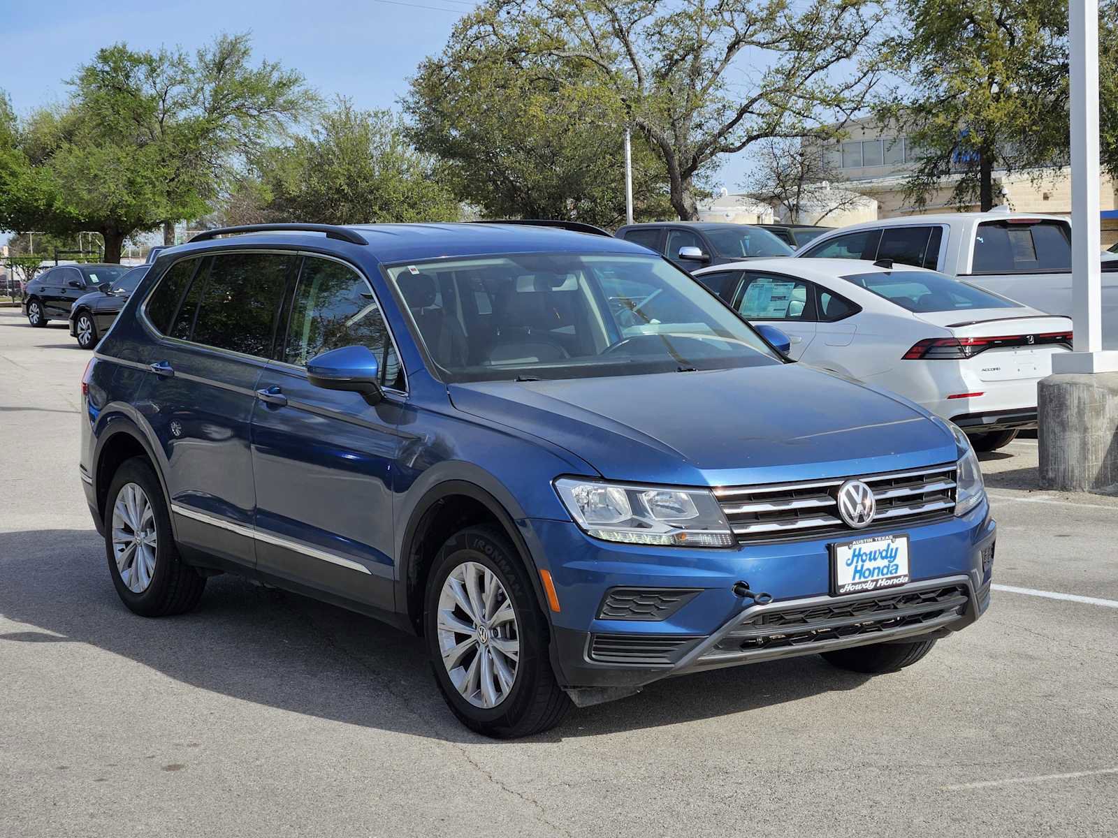 Used 2018 Volkswagen Tiguan SE FWD image 3