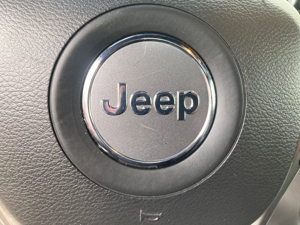 Used 2021 Jeep Grand Cherokee Limited image 29