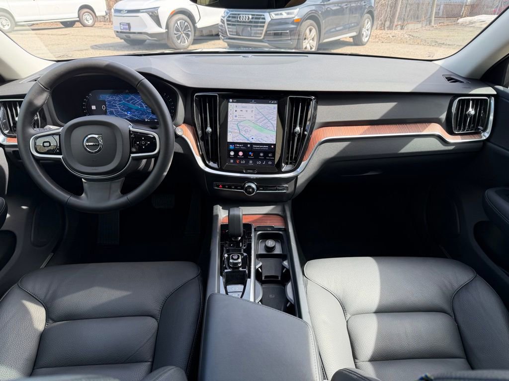 Used 2025 Volvo V60 B5 Cross Country Plus image 24