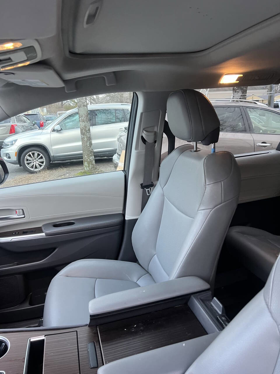 Used 2022 Toyota Sienna XLE image 15