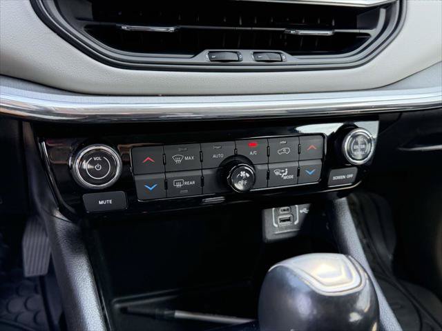 Used 2022 Jeep Compass Limited AWD/4WD image 32