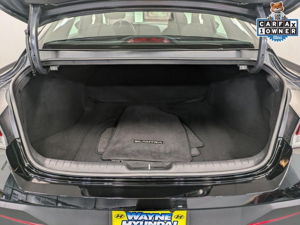 Certified 2025 Hyundai Elantra Sport image 26