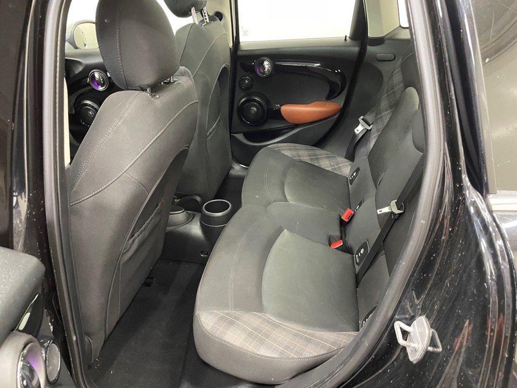 Used 2017 MINI Cooper 4-Door Hardtop image 6