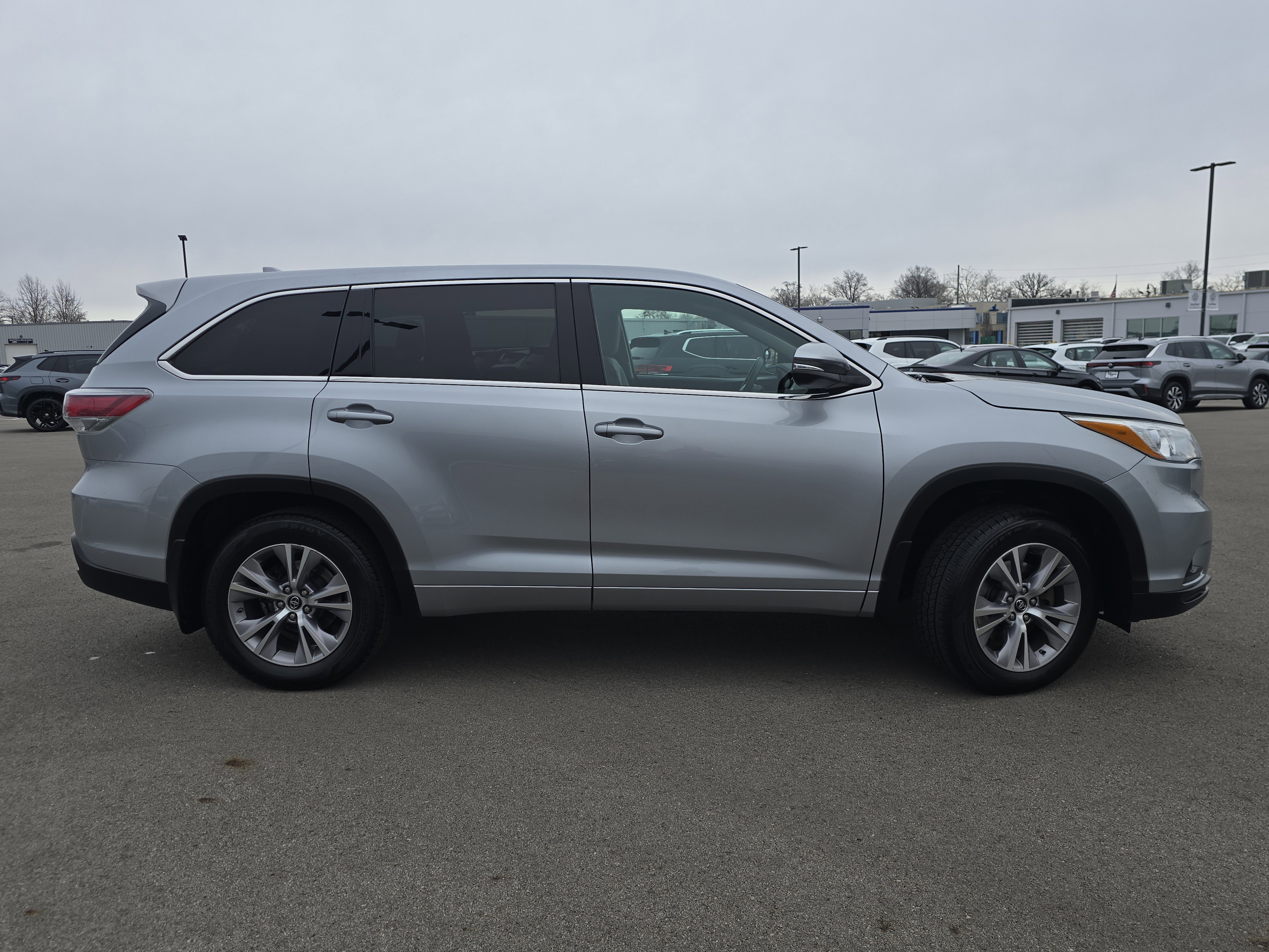 Used 2016 Toyota Highlander Plus image 8