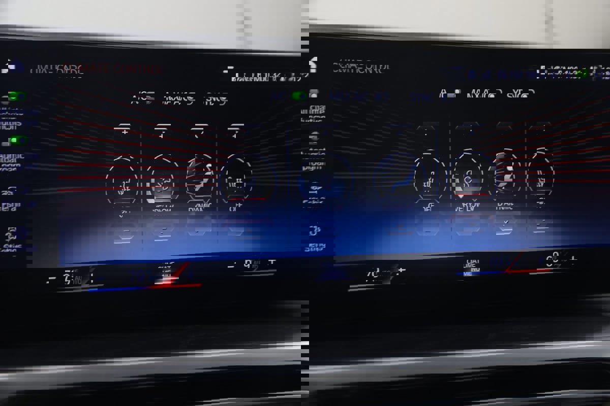 Used 2023 BMW 330e xDrive w/ Premium Package image 34