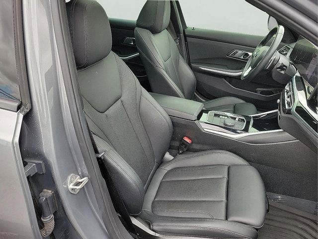 Used 2023 BMW 330i Sedan w/ Parking Assistance Package RWD image 17