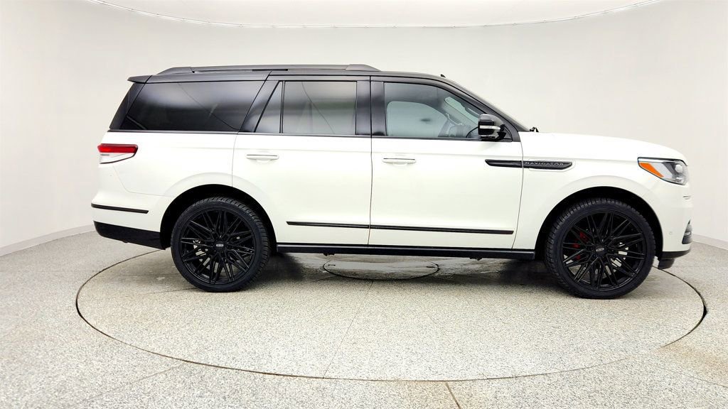 Used 2024 Lincoln Navigator Black Label AWD/4WD image 4