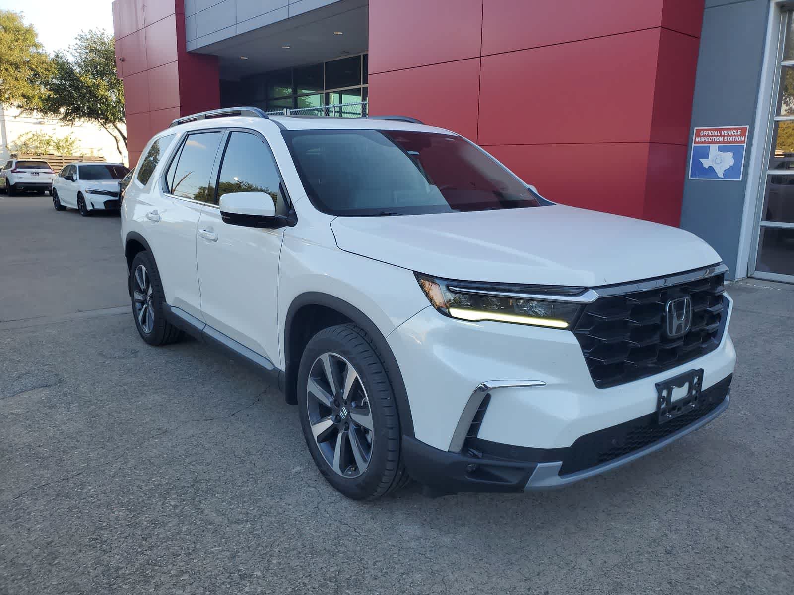 Used 2025 Honda Pilot Touring image 9
