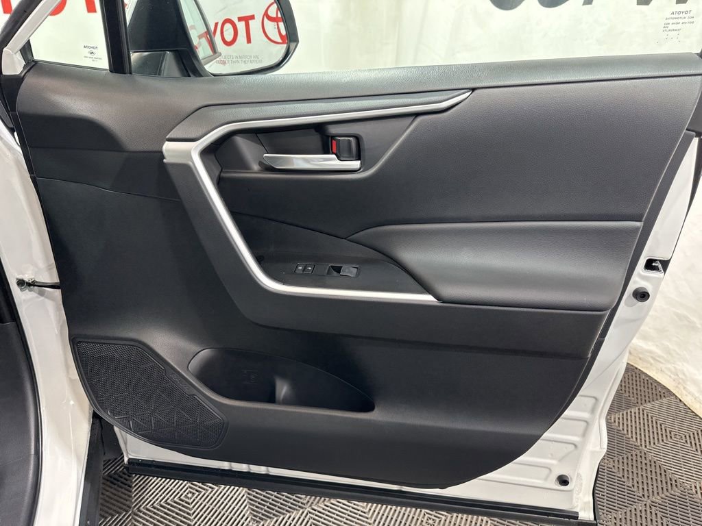 Used 2025 Toyota RAV4 XLE Premium image 11