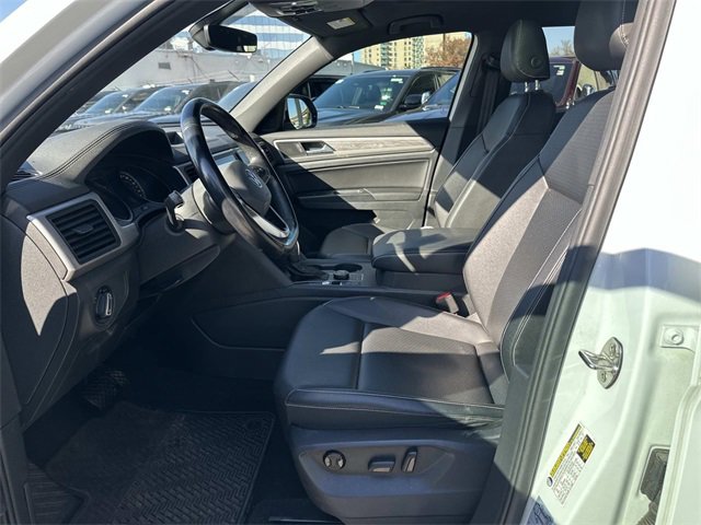 Used 2020 Volkswagen Atlas Cross Sport SE w/ Panoramic Sunroof Package image 18