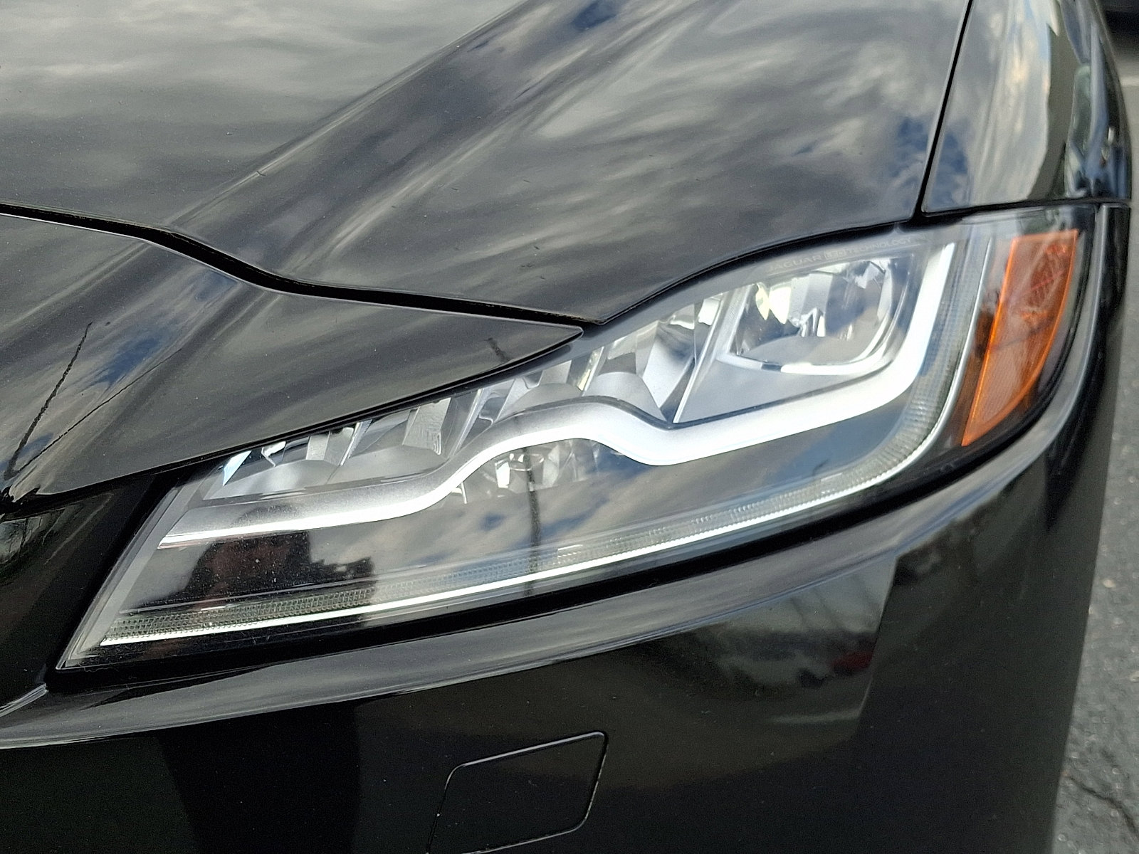 Used 2018 Jaguar F-PACE R-Sport image 9