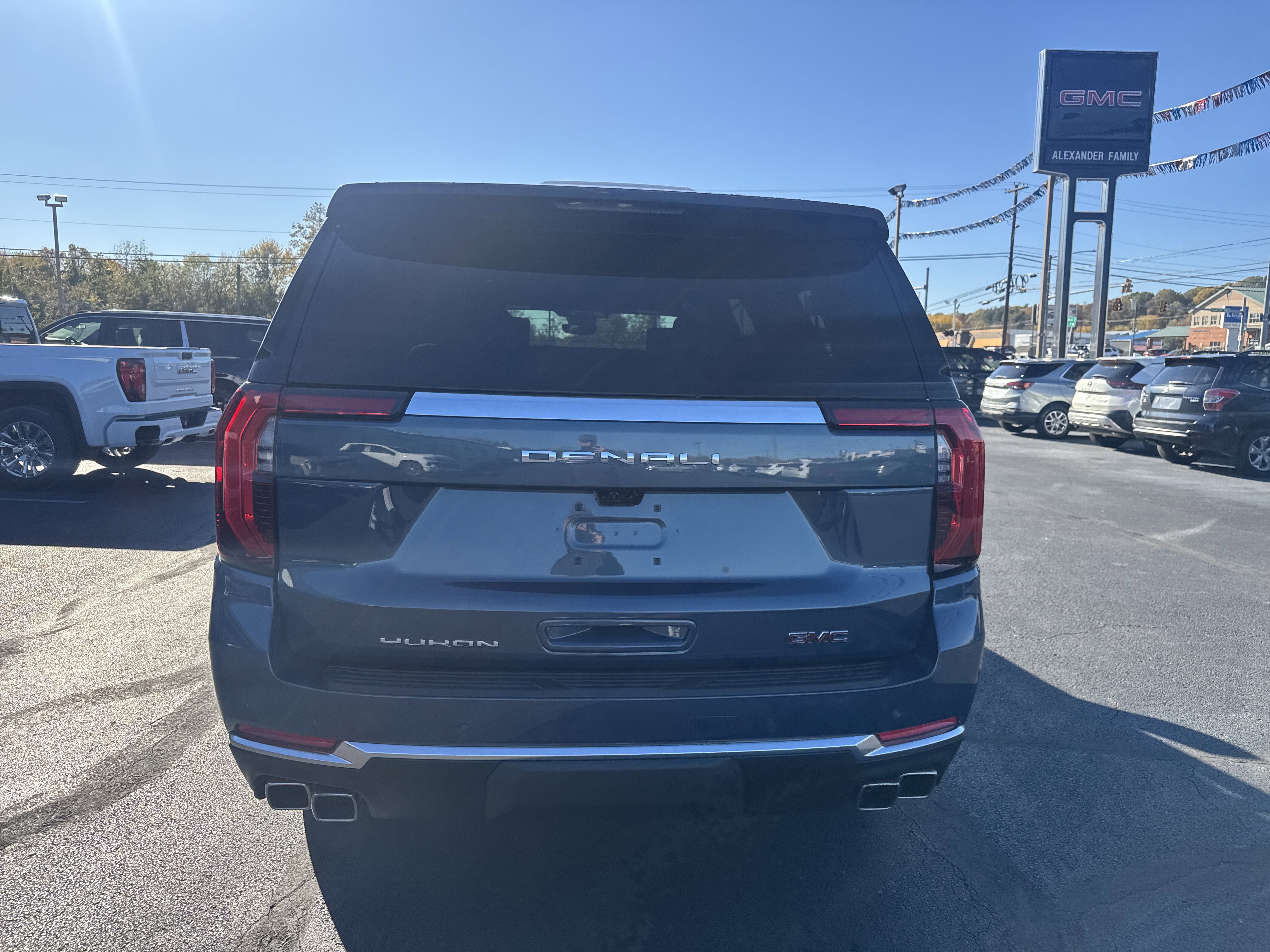 New 2026 GMC Yukon XL Denali w/ Denali Reserve Package image 4