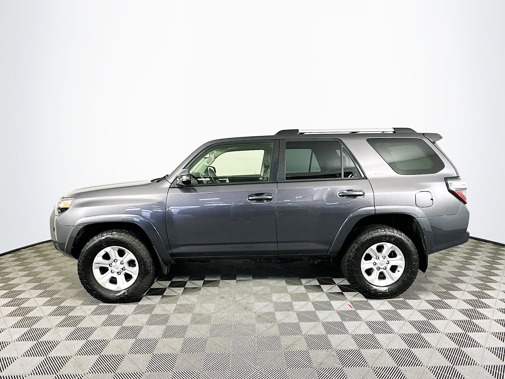 Used 2019 Toyota 4Runner SR5 image 4