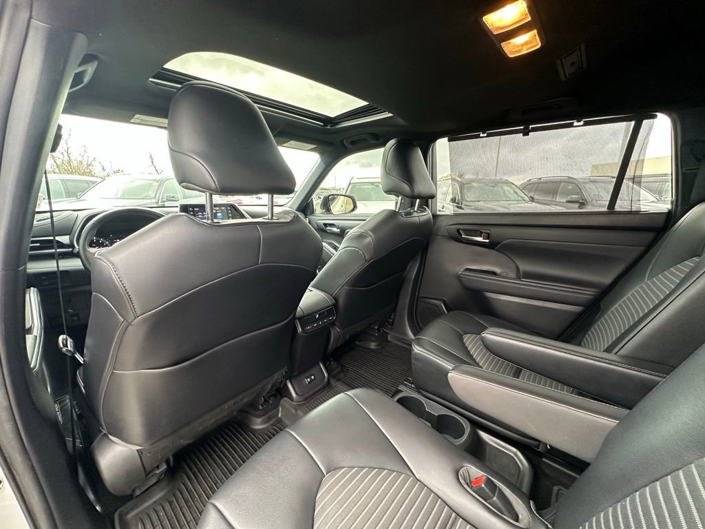 Used 2021 Toyota Highlander XSE image 23