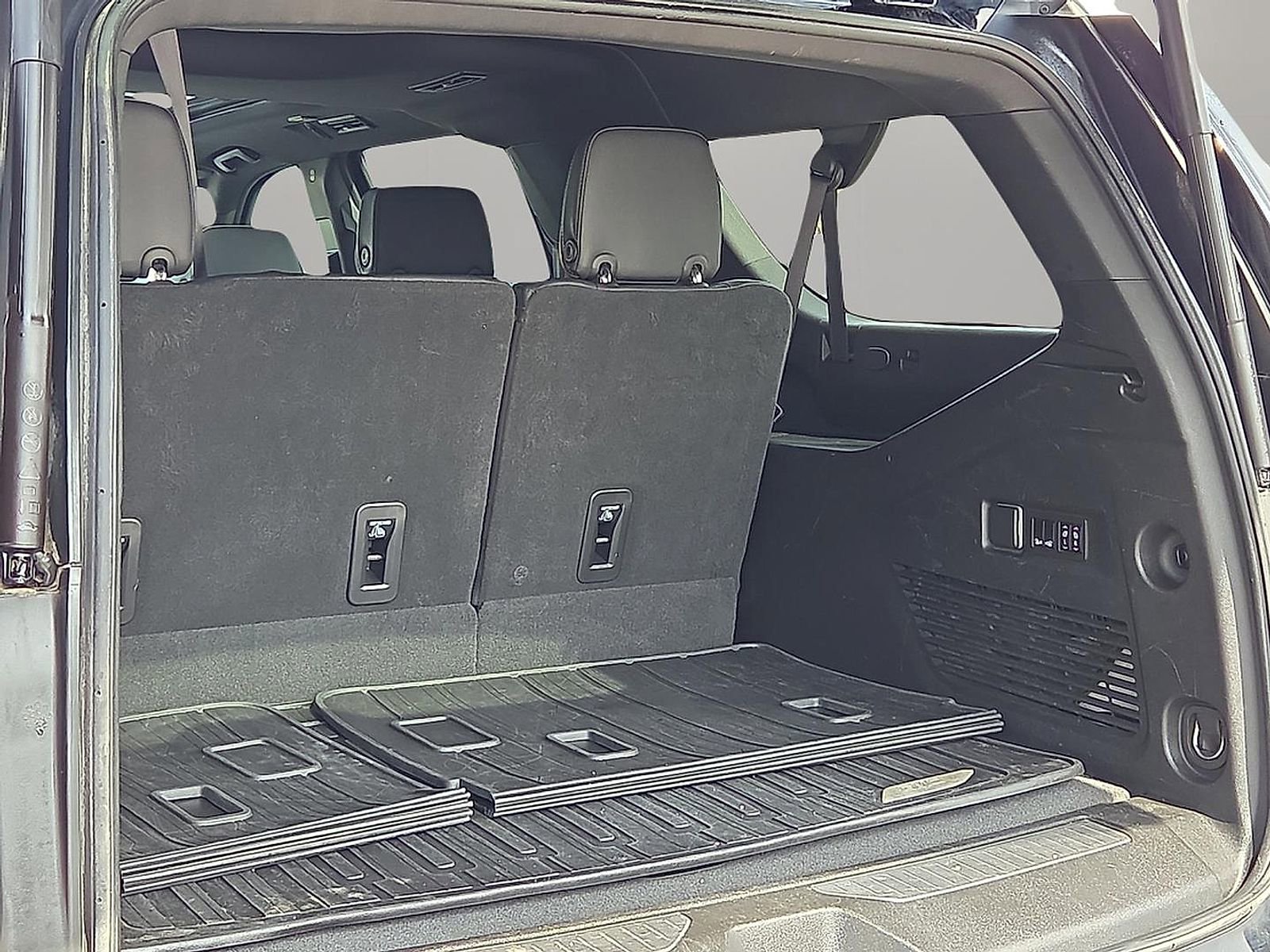 Used 2023 GMC Yukon XL AT4 w/ AT4 Premium Plus Package image 9