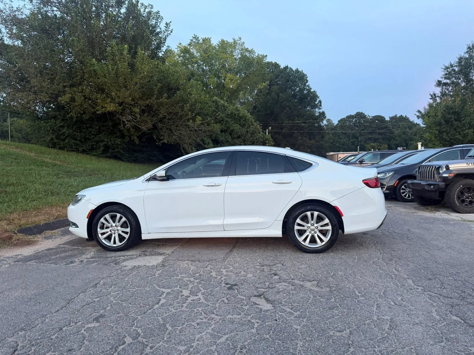 Used 2015 Chrysler 200 Limited w/ Convenience Group FWD image 5