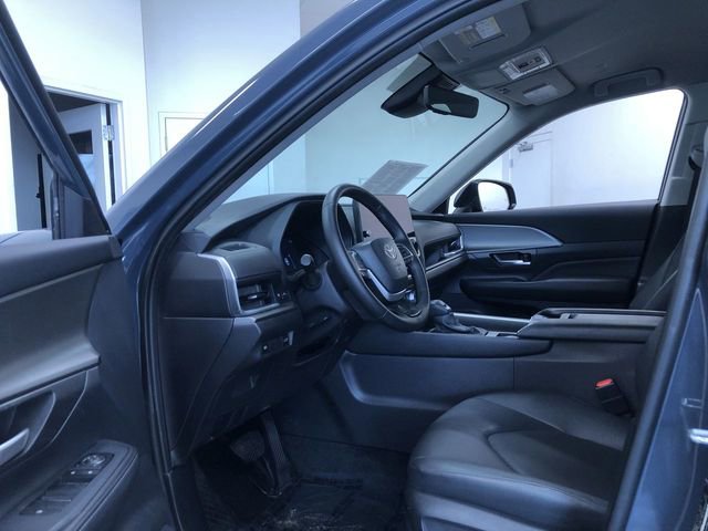 Used 2025 Toyota Grand Highlander AWD image 12