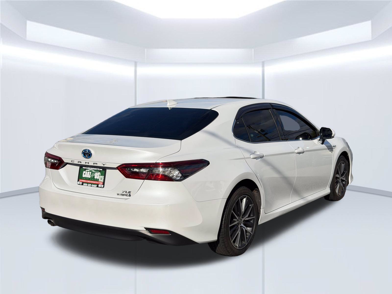 Used 2021 Toyota Camry XLE w/ Navigation Upgrade Package FWD image 5