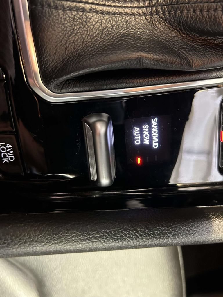 Used 2025 Jeep Compass Limited AWD/4WD image 22