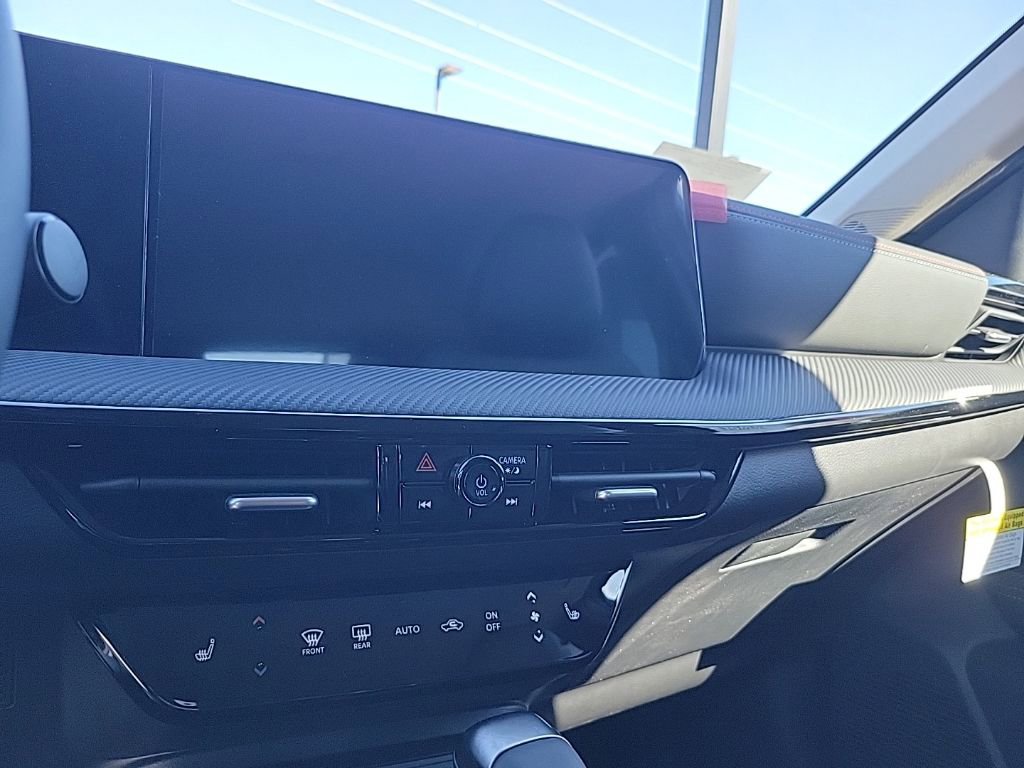 New 2026 Nissan Kicks SR w/ Cold Weather Package image 25